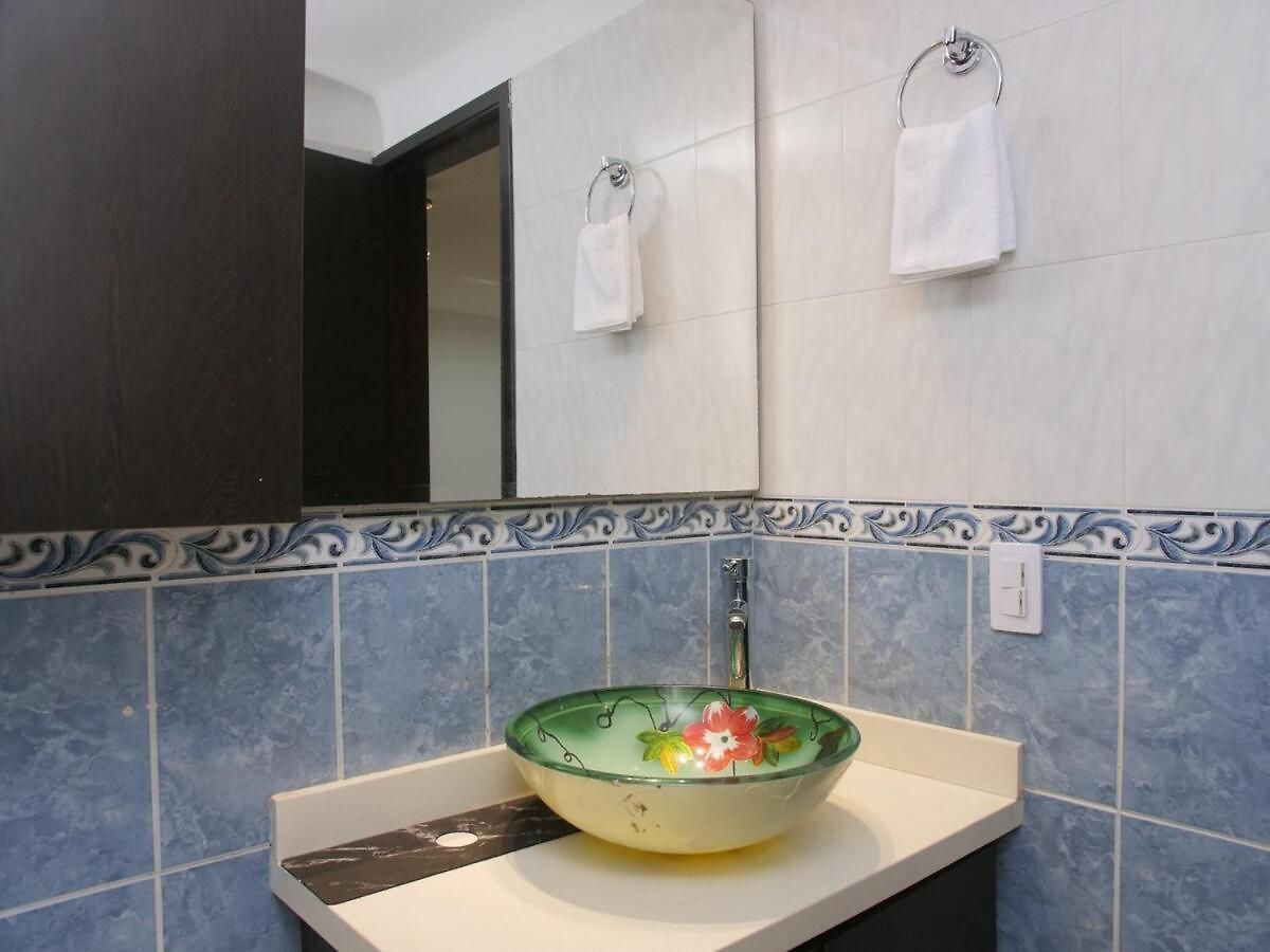 Historic 2br Apartment *